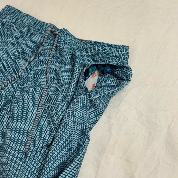 Ted Baker Men's Swim Trunks Turquoise
White Geometric Drawstring Size 6 Shorts - Picture 4 of 14